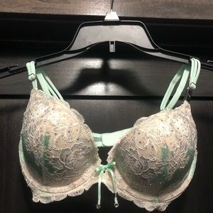 NWT Victoria’s Secret Very Sexy Push-up Bra